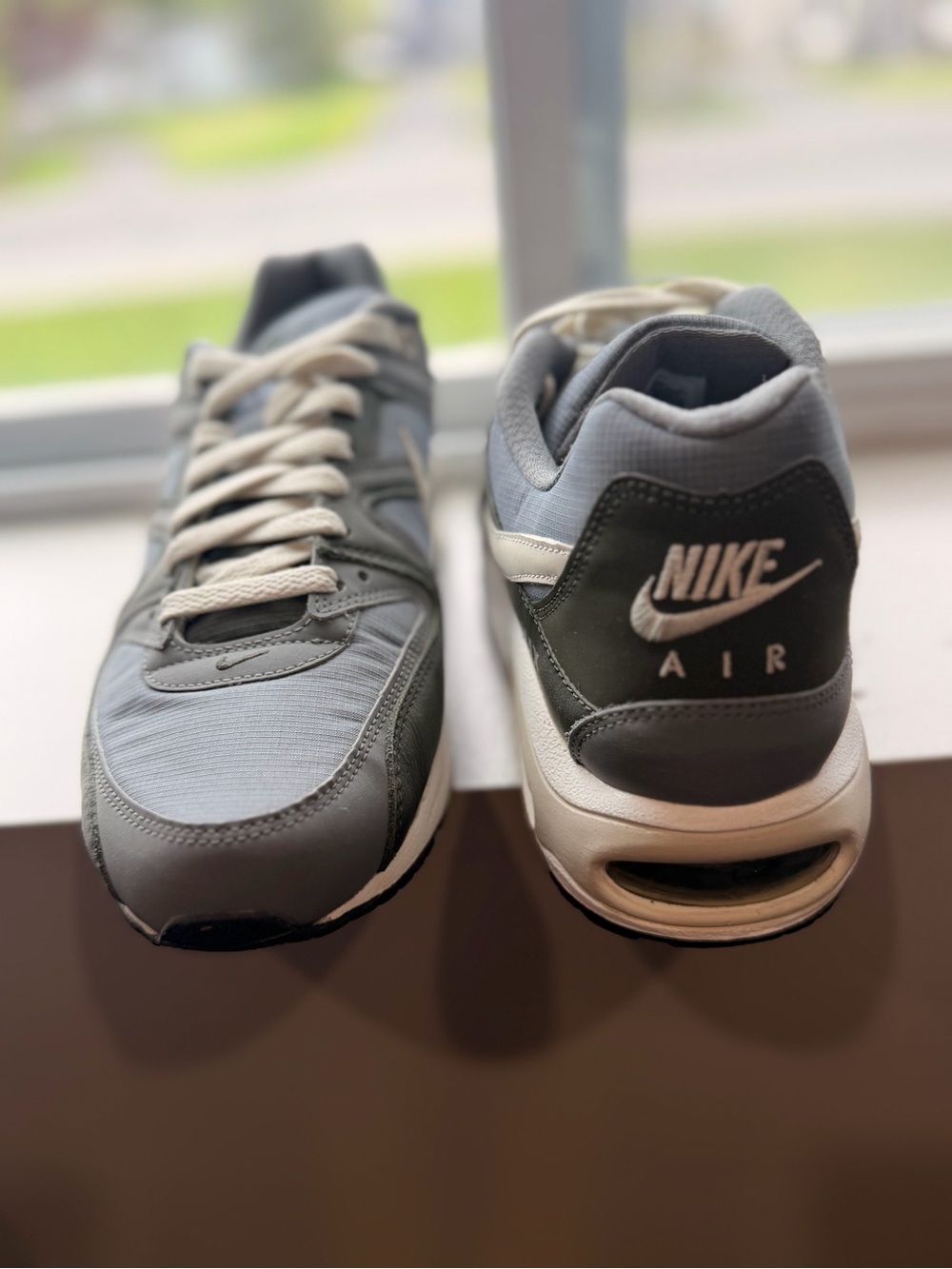 Nike Air Low-Top Sneakers - Gray and White